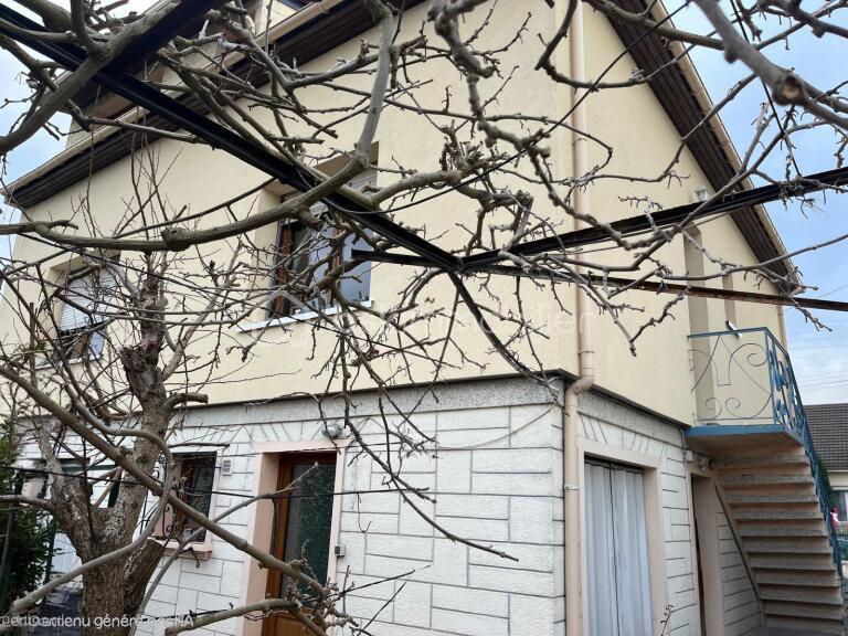 Maison traditionnelle - 162 m² - 7 pièces