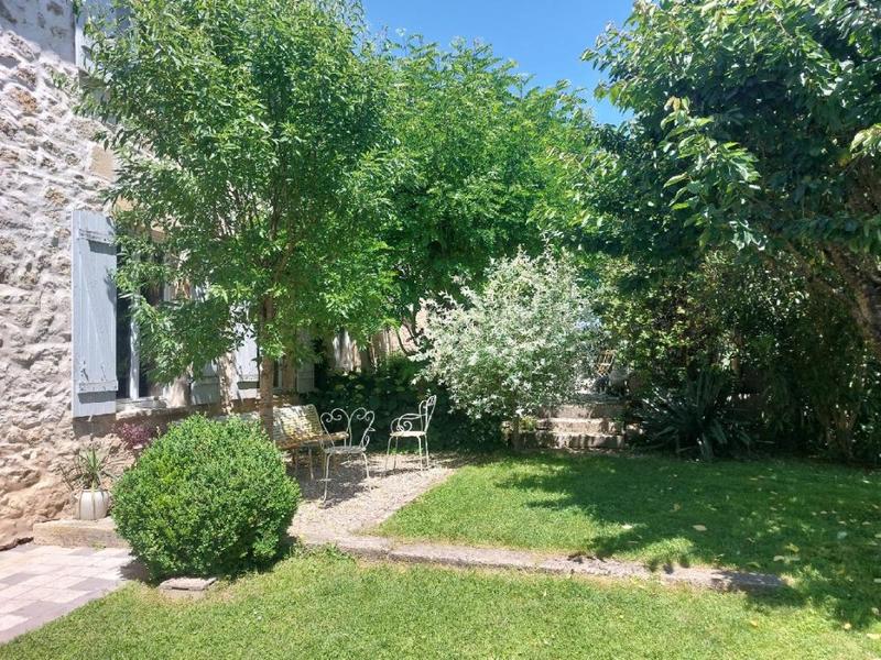 Maison - 242 m² - 7 pièces