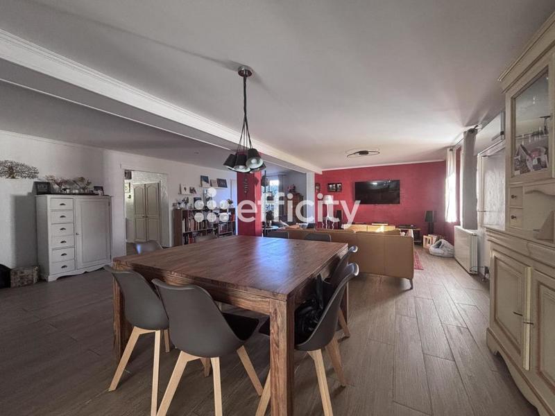 Maison - 203 m² - 7 pièces