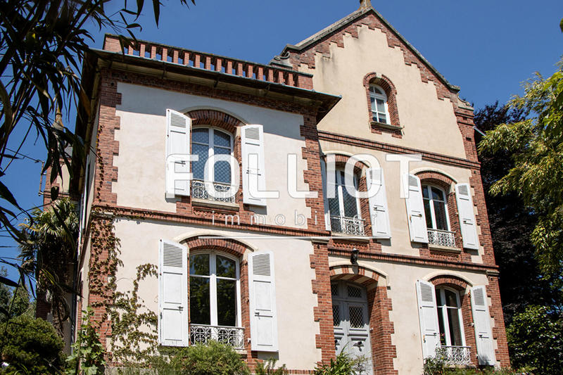 Maison - 357 m² - 15 pièces