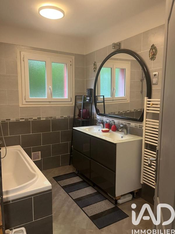 Maison - 220 m² - 6 pièces