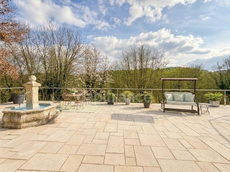 Maison - 280 m² - 7 pièces