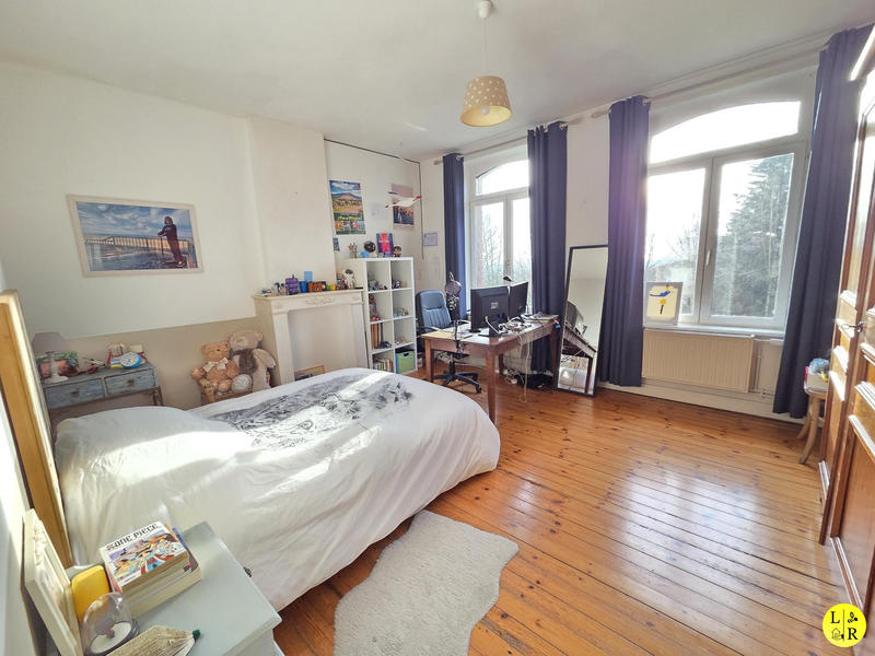 Maison - 327 m² - 10 pièces