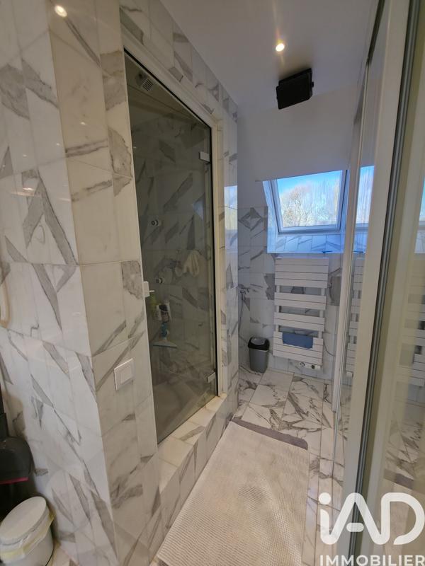 Maison - 222 m² - 7 pièces