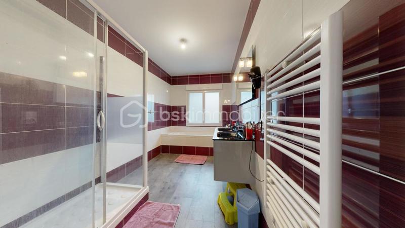 Maison traditionnelle - 213 m² - 8 pièces