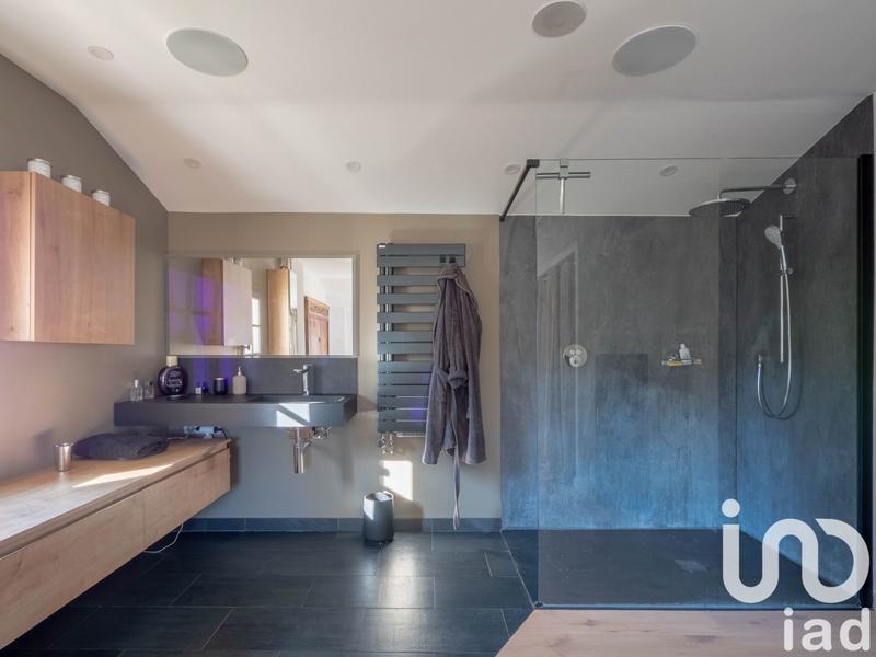 Maison - 240 m² - 7 pièces