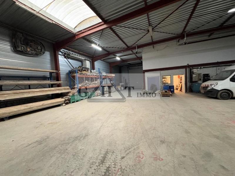 Entrepôt - 945 m²