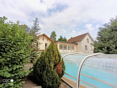 Villa - 240 m² - 9 pièces