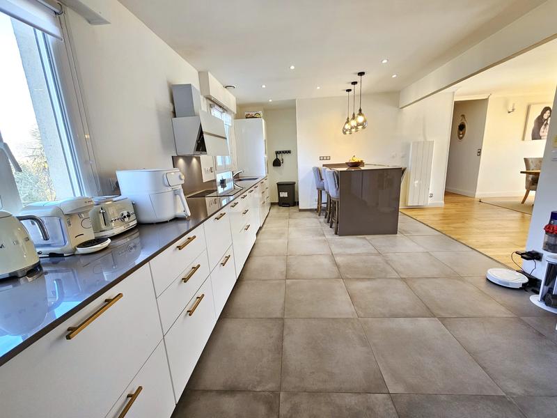 Maison - 220 m² - 9 pièces