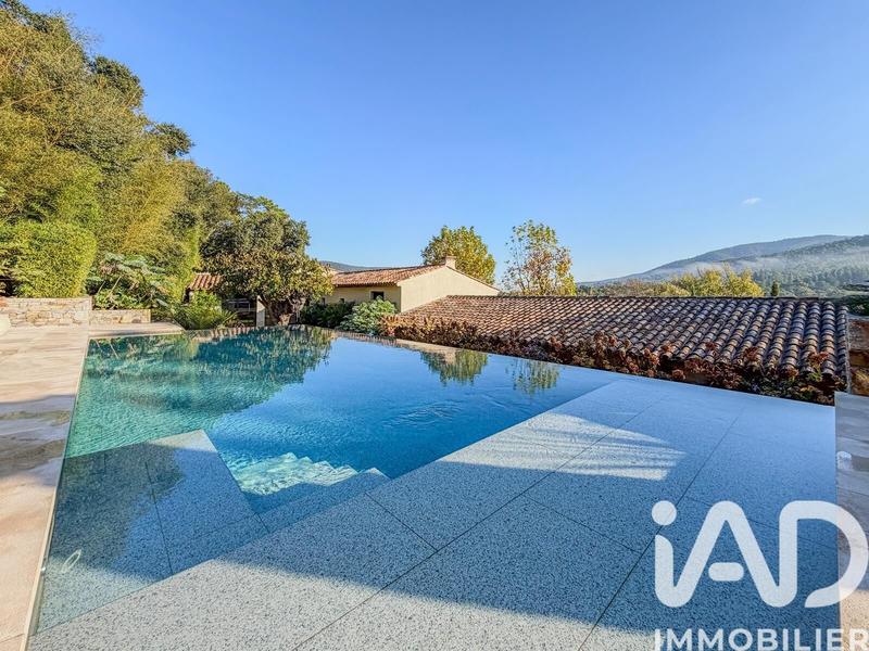 Maison - 245 m² - 5 pièces