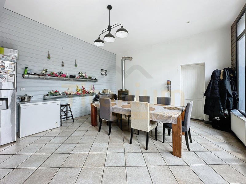 Maison - 280 m² - 11 pièces