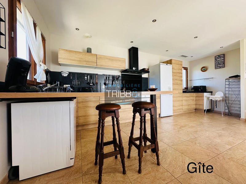 Maison - 228 m² - 10 pièces