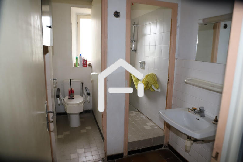 Demeure - 427 m² - 14 pièces