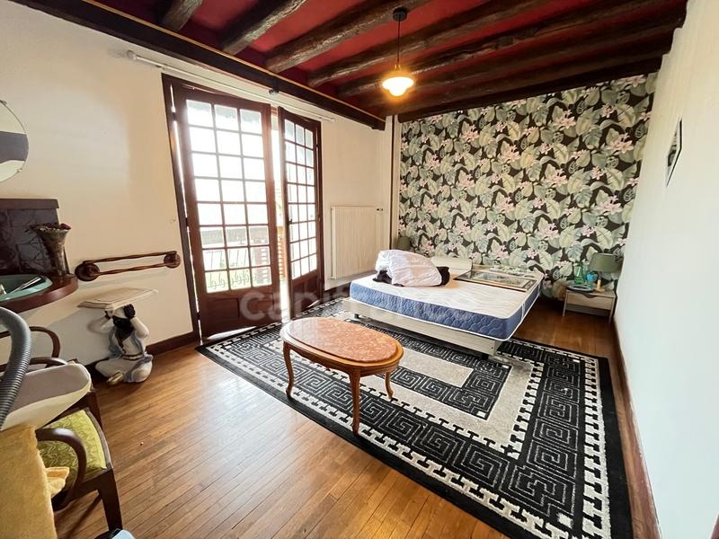 Maison - 240 m² - 9 pièces