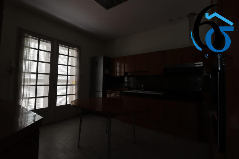 Maison - 218 m² - 7 pièces