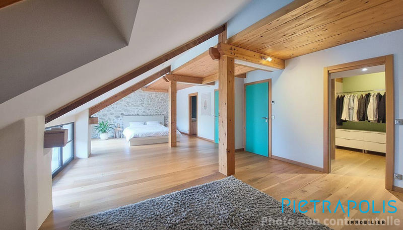 Maison - 255 m² - 5 pièces