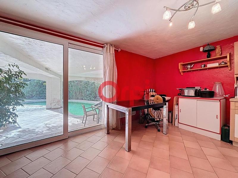 Maison - 305 m² - 5 pièces