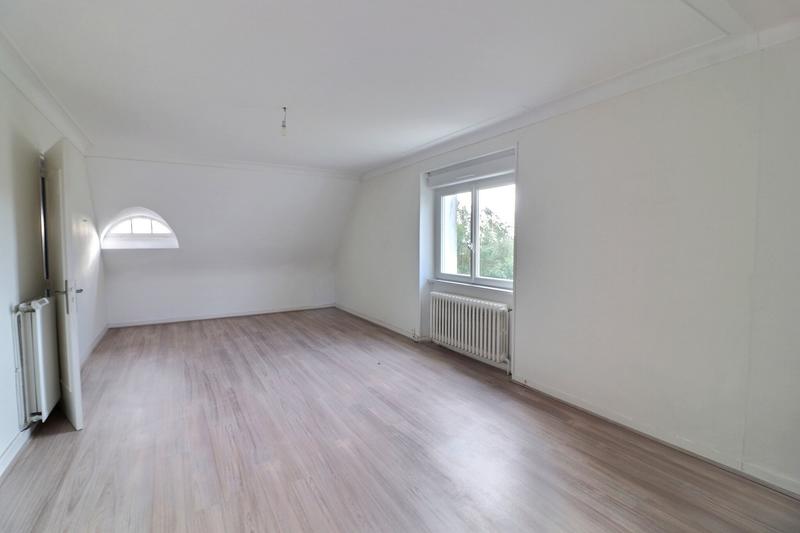 Maison - 220 m² - 8 pièces