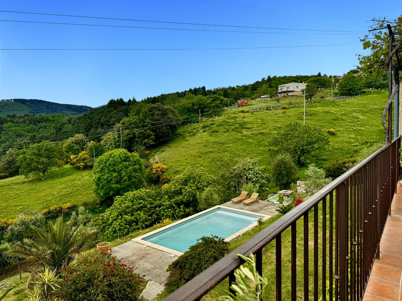 Maison - 208 m² - 6 pièces