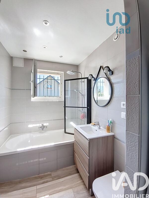 Maison - 98 m² - 5 pièces