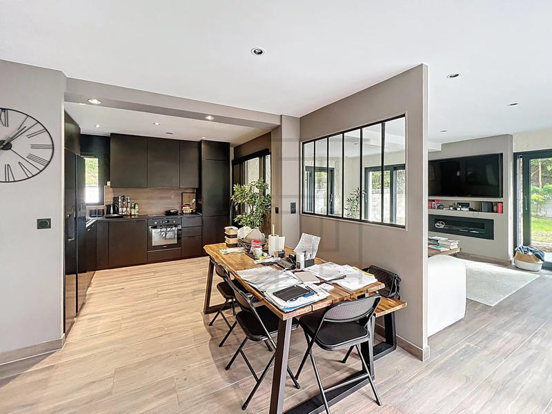 Maison - 260 m² - 10 pièces