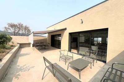 Propriété - 210 m² - 4 pièces