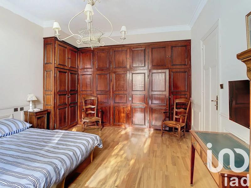 Maison - 260 m² - 10 pièces