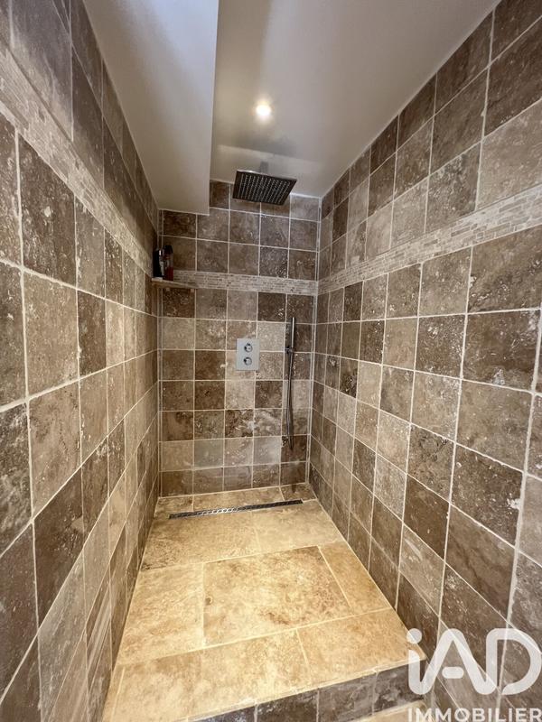 Maison - 335 m² - 12 pièces