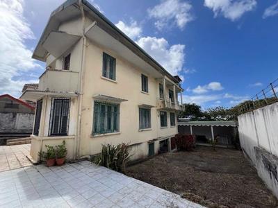 Maison - 400 m² - 11 pièces