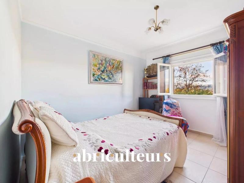 Maison - 232 m² - 8 pièces