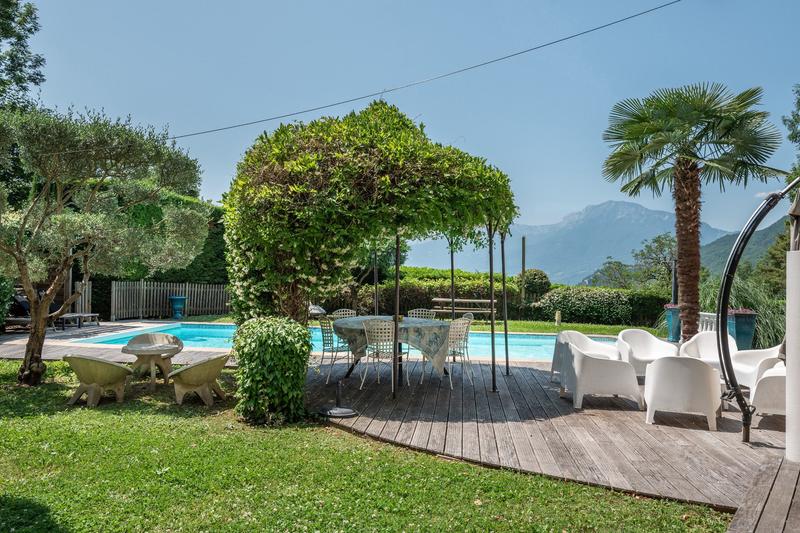 Maison - 335 m² - 8 pièces