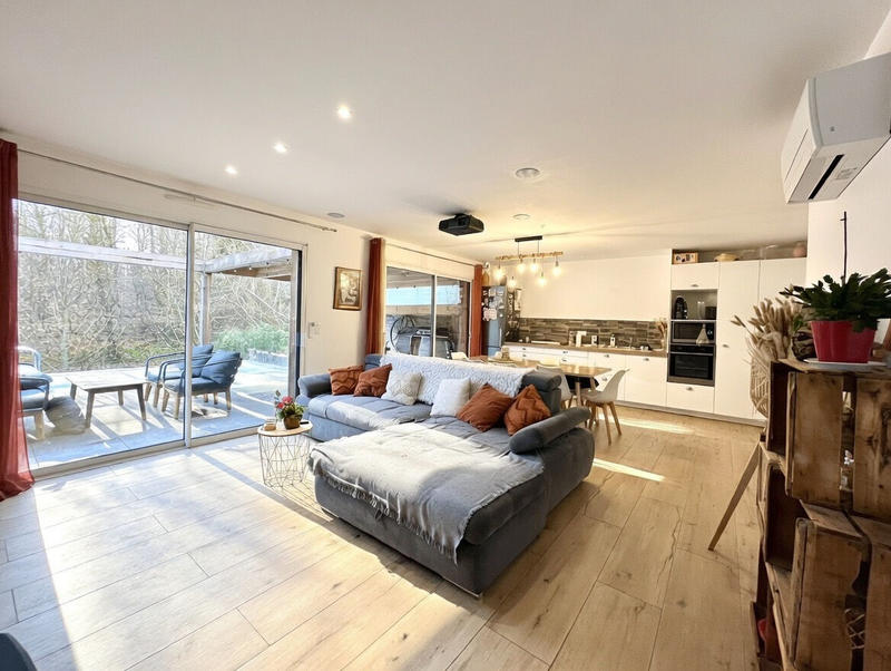 Maison - 92 m² - 5 pièces