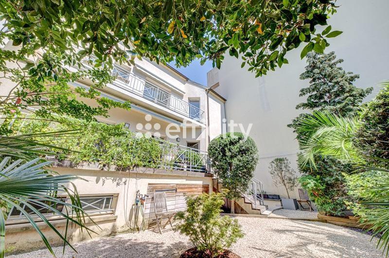 Maison - 200 m² - 9 pièces