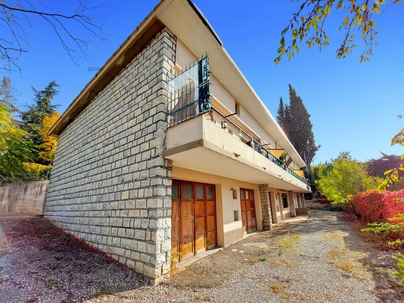 Maison - 207 m² - 11 pièces