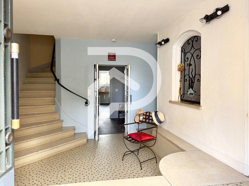 Maison - 210 m² - 7 pièces