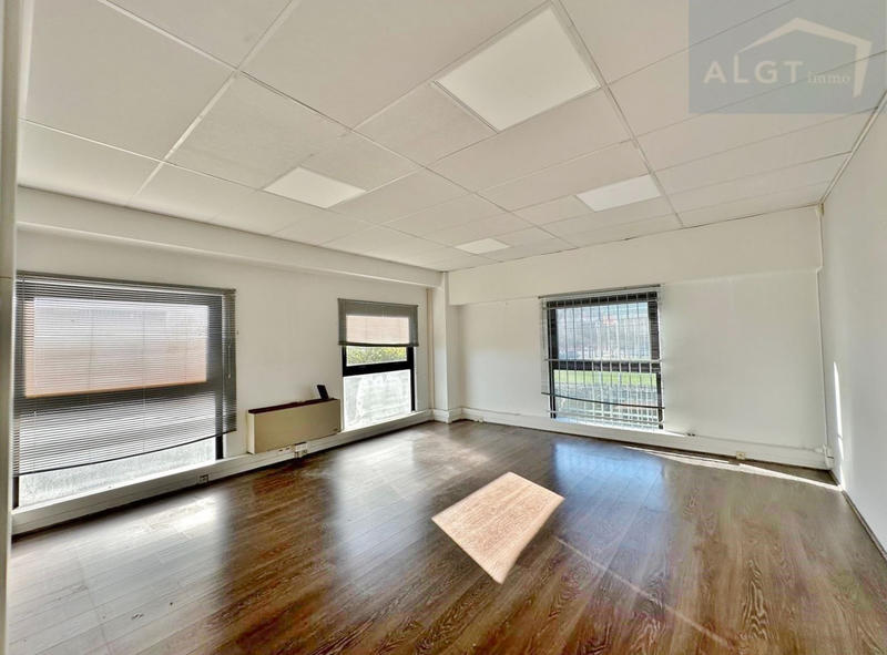 Local d'activités - 672 m²