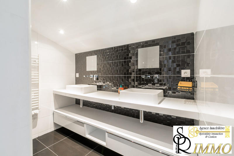 Appartement - 160 m² - 5 pièces