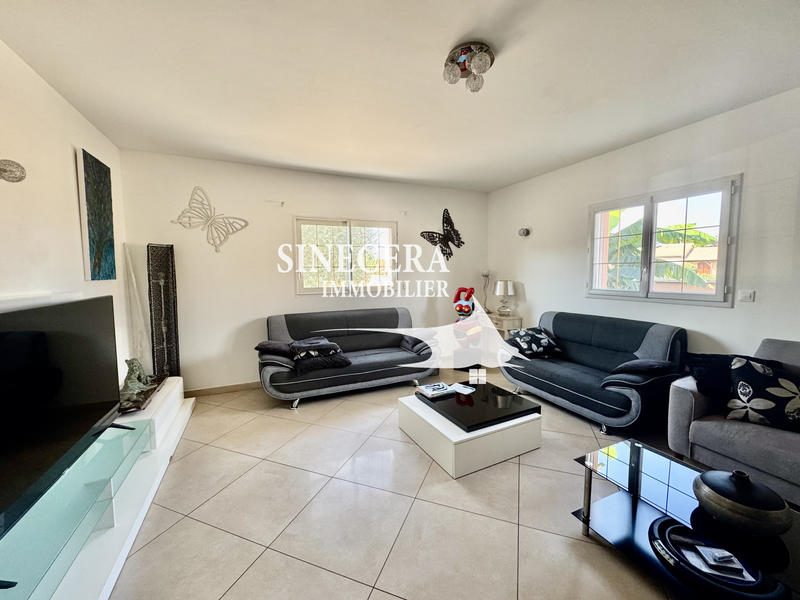 Maison - 224 m² - 9 pièces