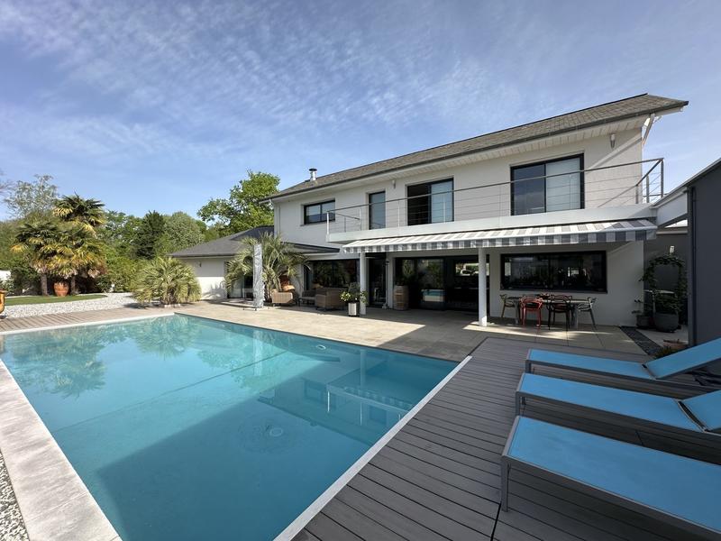 Maison - 202 m² - 5 pièces