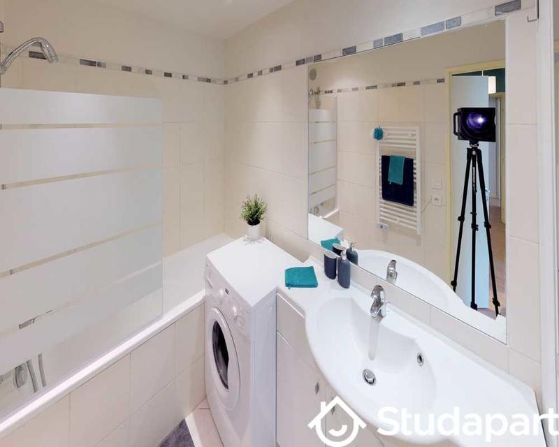 Chambre - 70 m² - 1 pièce