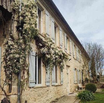 Propriété - 242 m² - 7 pièces