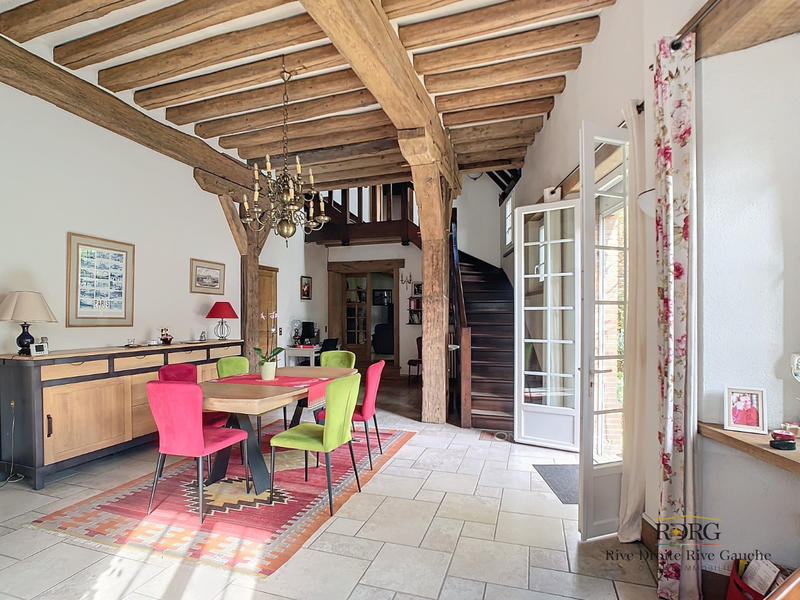 Maison - 214 m² - 8 pièces