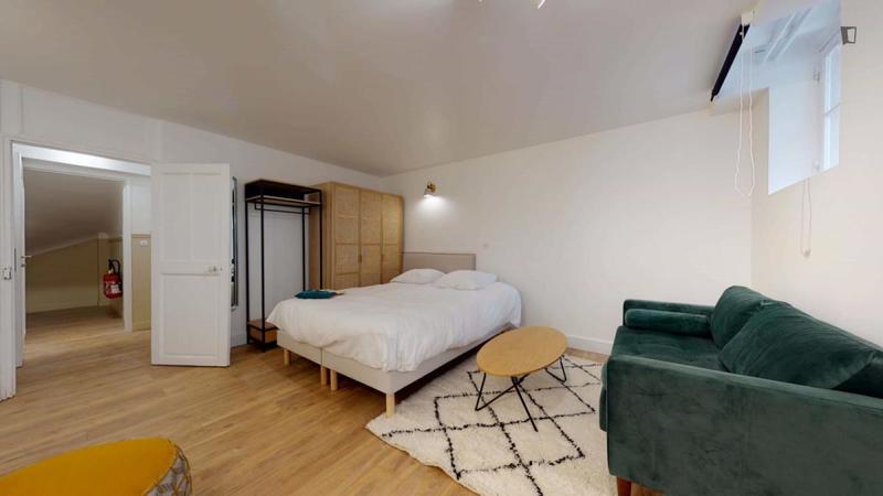 Chambre - 25 m² - 11 pièces