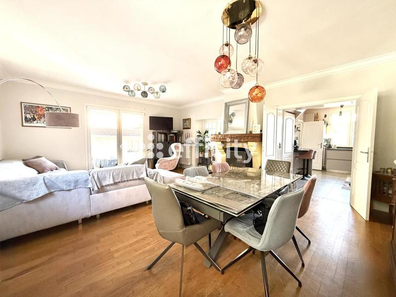 Maison - 180 m² - 6 pièces