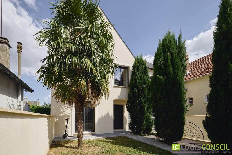 Maison contemporaine - 216 m² - 8 pièces