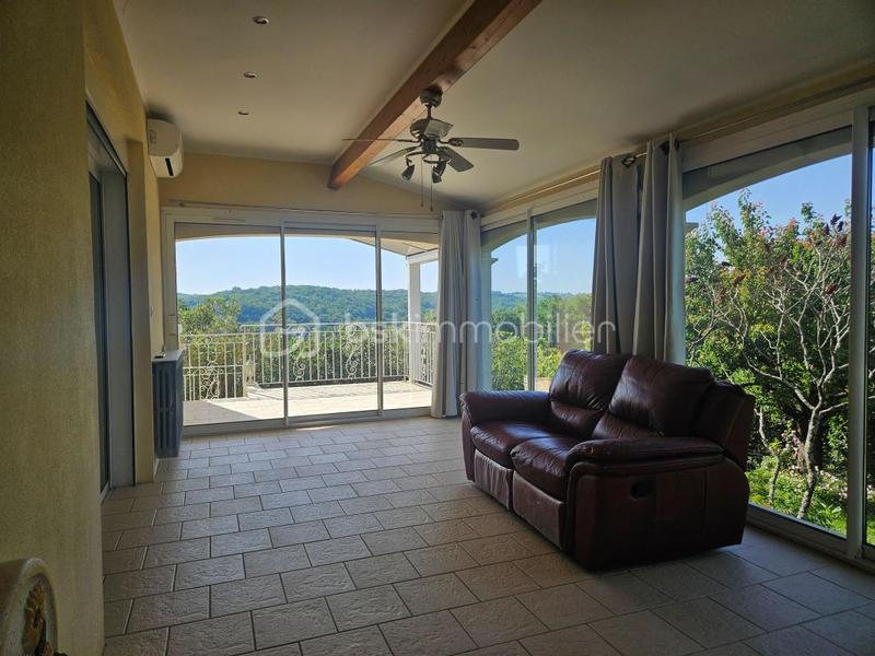 Maison traditionnelle - 184 m² - 6 pièces