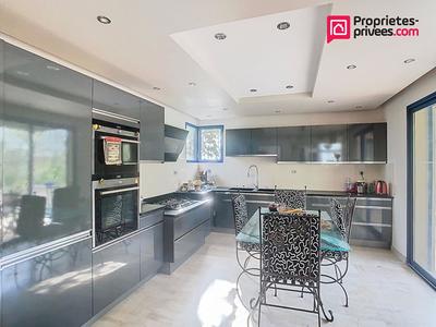 Maison - 365 m² - 12 pièces