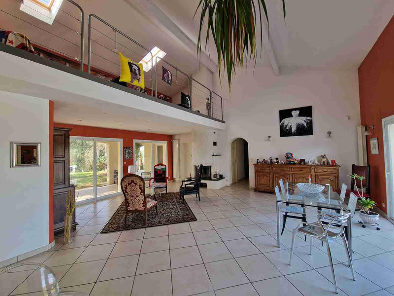 Maison - 246 m² - 7 pièces