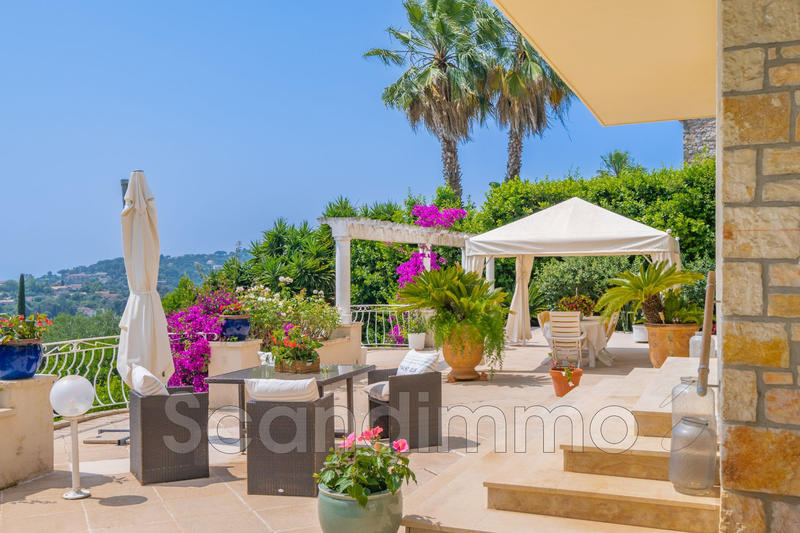 Maison - 225 m² - 6 pièces