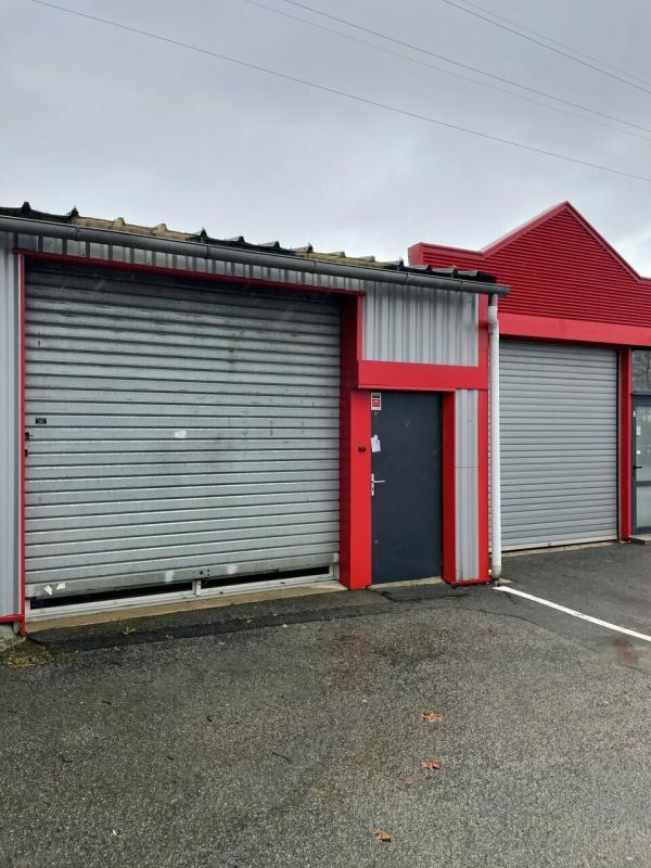 Local d'activité / Entrepôt - 96 m²